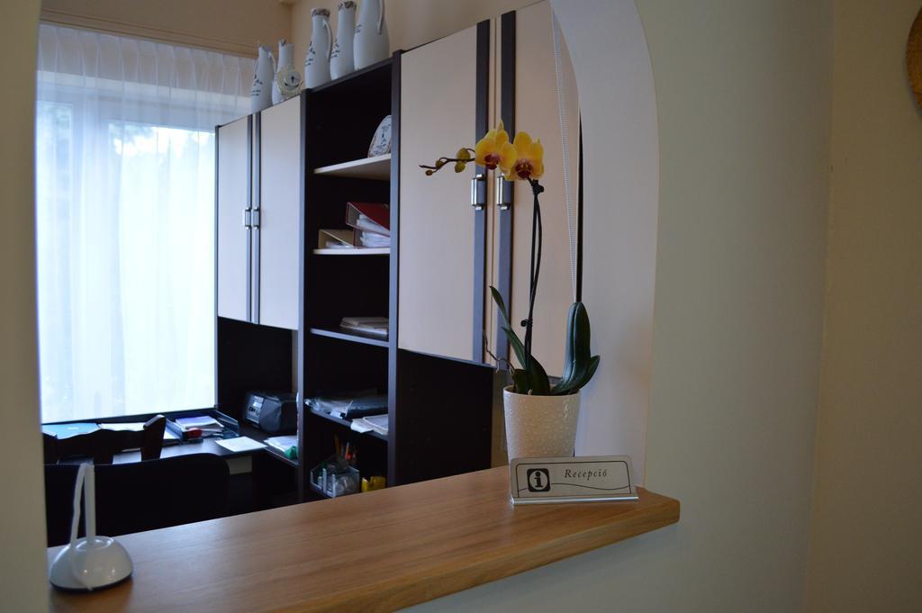 Muskatli Panzio Bed & Breakfast Gyor Bagian luar foto