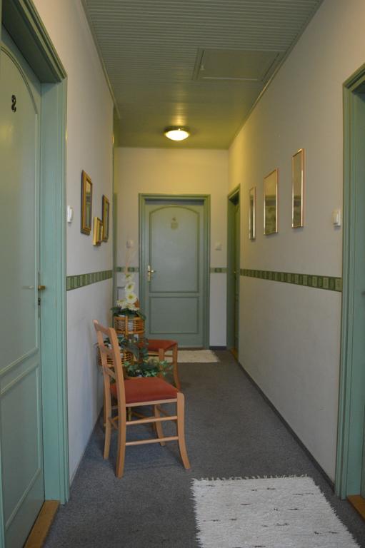 Muskatli Panzio Bed & Breakfast Gyor Bagian luar foto