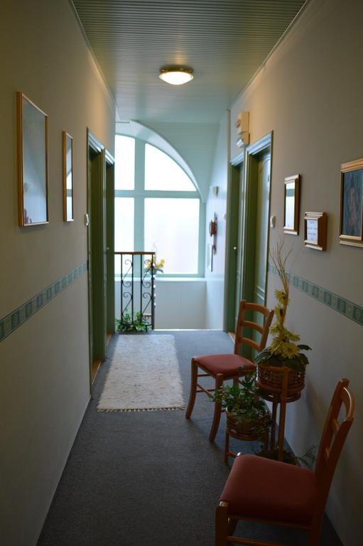Muskatli Panzio Bed & Breakfast Gyor Bagian luar foto