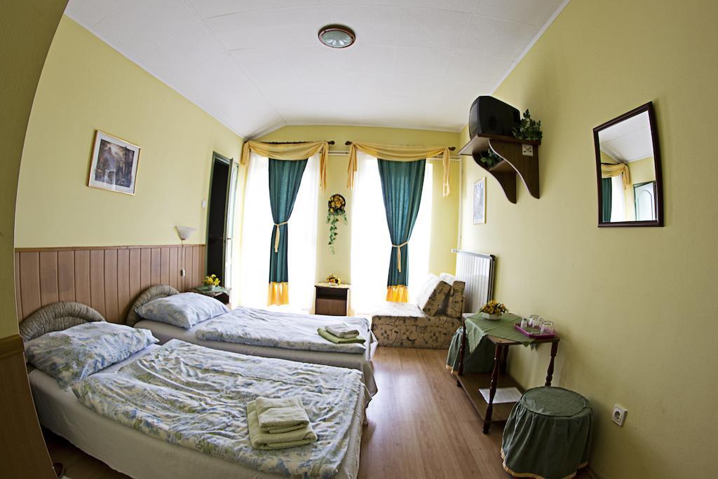 Muskatli Panzio Bed & Breakfast Gyor Ruang foto