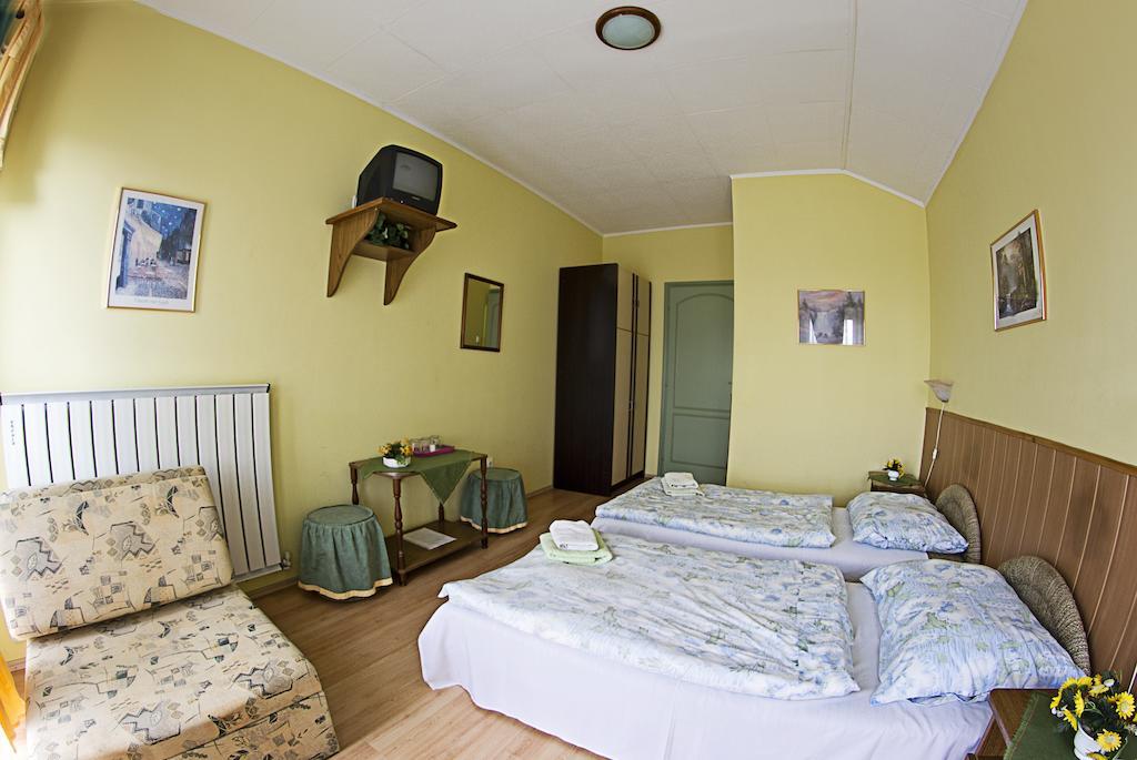 Muskatli Panzio Bed & Breakfast Gyor Ruang foto