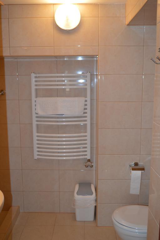 Muskatli Panzio Bed & Breakfast Gyor Ruang foto