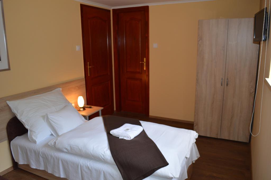 Muskatli Panzio Bed & Breakfast Gyor Ruang foto