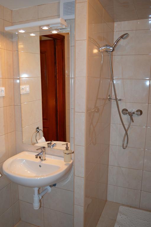 Muskatli Panzio Bed & Breakfast Gyor Ruang foto