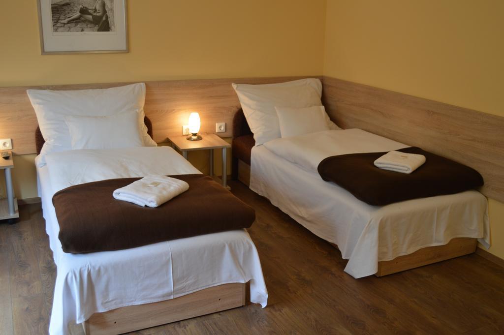 Muskatli Panzio Bed & Breakfast Gyor Ruang foto