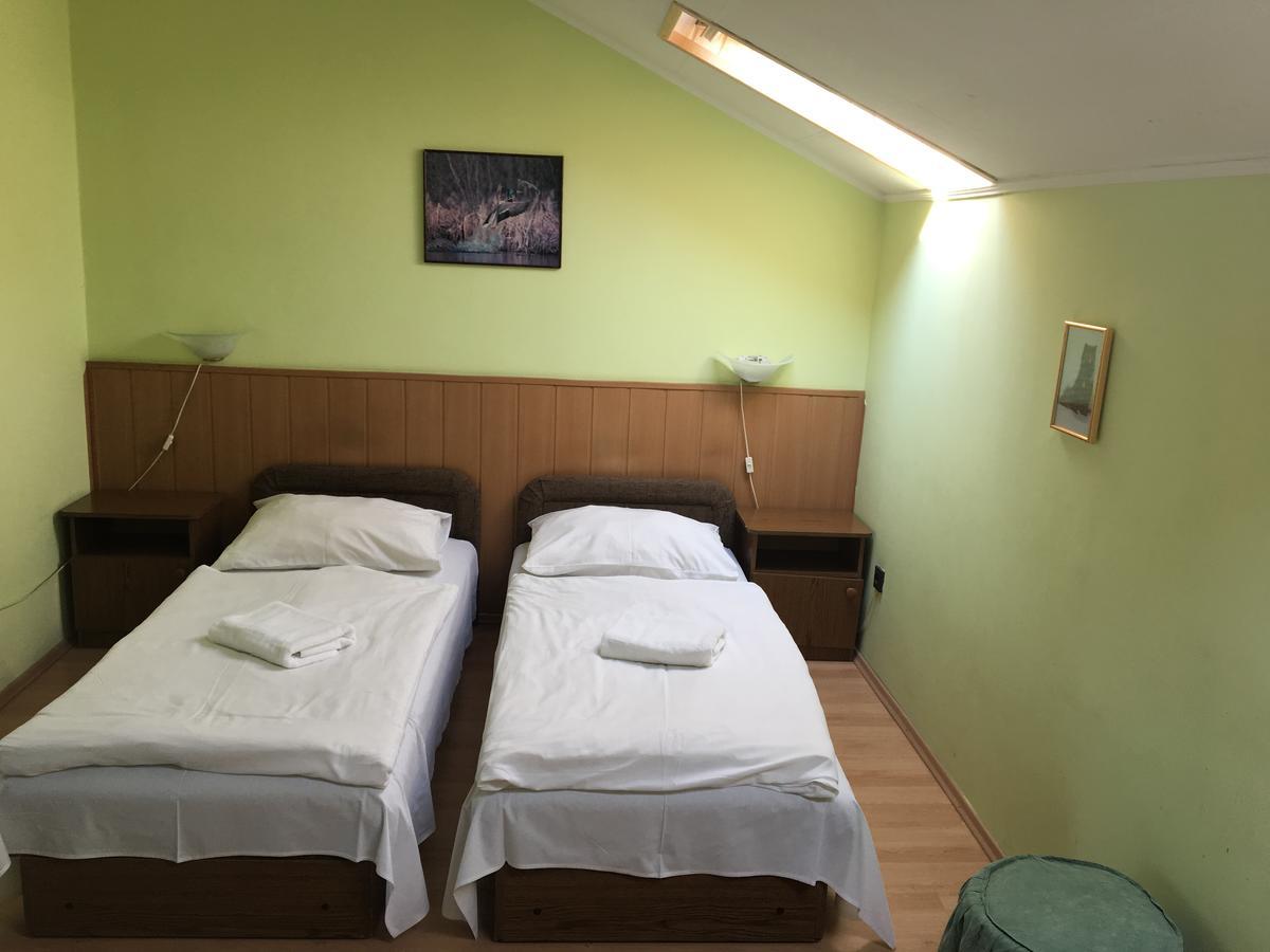 Muskatli Panzio Bed & Breakfast Gyor Bagian luar foto