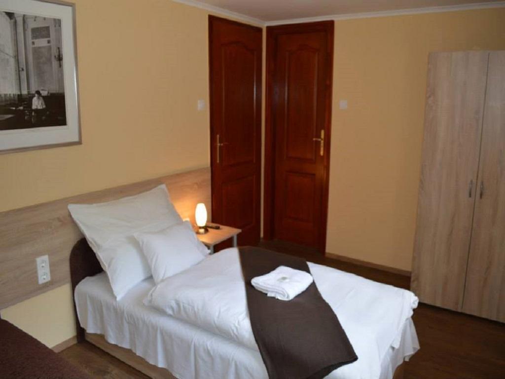 Muskatli Panzio Bed & Breakfast Gyor Bagian luar foto